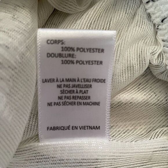 ASTR ~ Ivory with Black Floral Print ~
Surplice Long Sleeve Top ~ Size Small - Picture 6 of 9